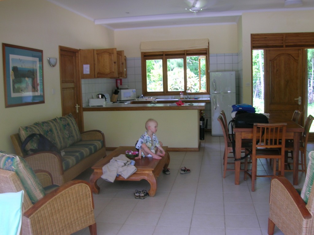 villador-salon-cuisine-praslin-seychelles-2007