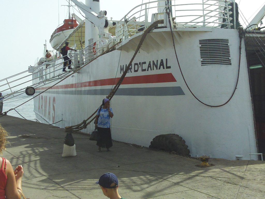 Bateau-cap-vert-juin2009-ferry-santo-antao-