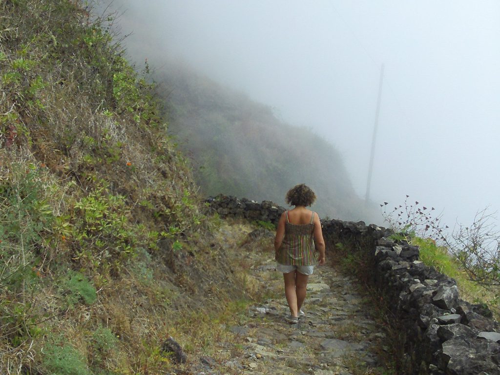 Bateau-cap-vert-juin2009-retour-nuage-santo-antao