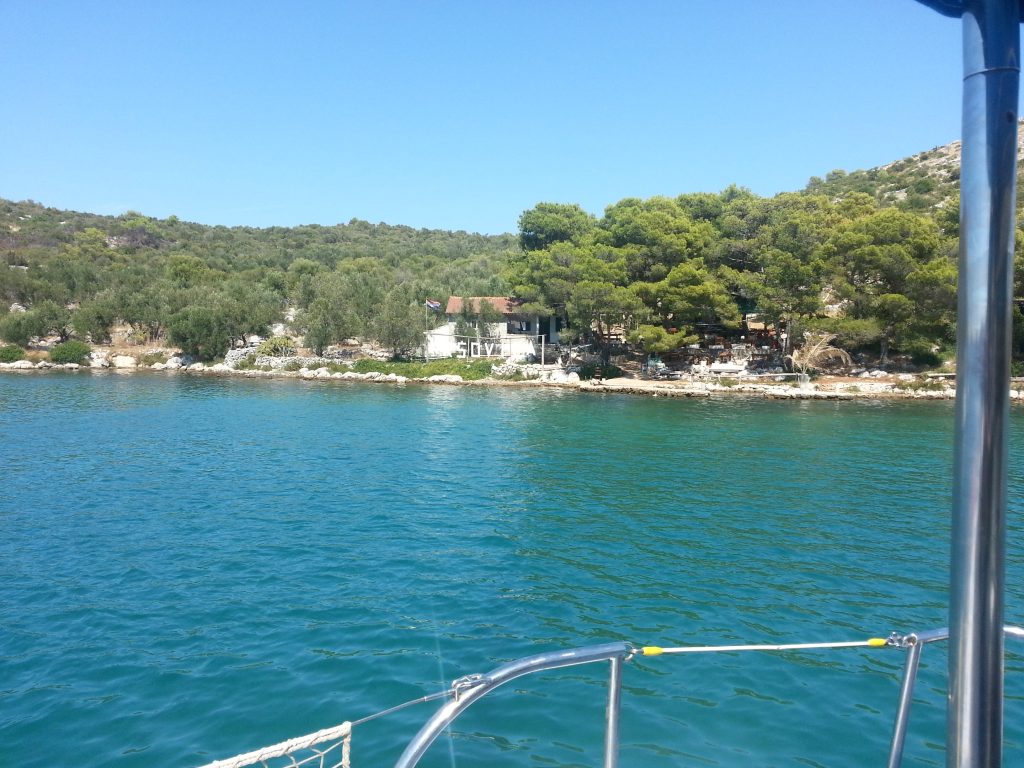 j3-croisiere-ete2013-croatie-mouillage-et-resto-de-reve