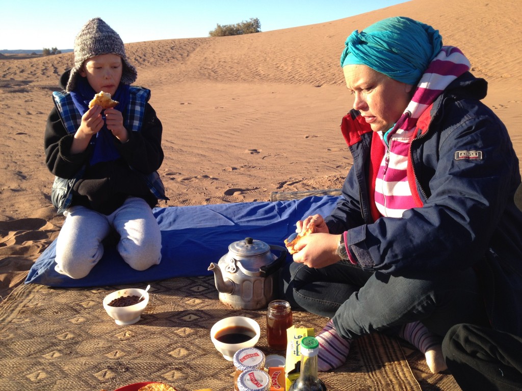 trek-j4-petitdej-dehors