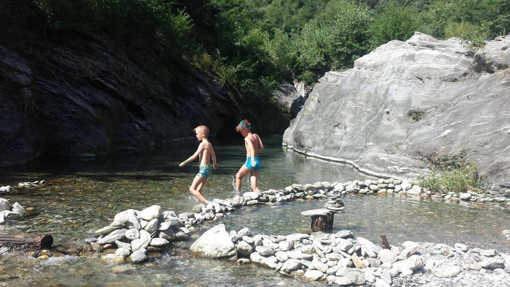 bivouac-nature-coin-baignade-gardons