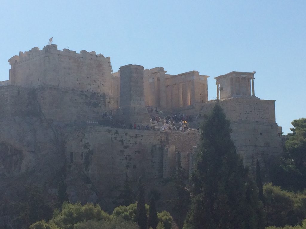 cata-cyclades-ete-2016-acropole-vue-du-bas