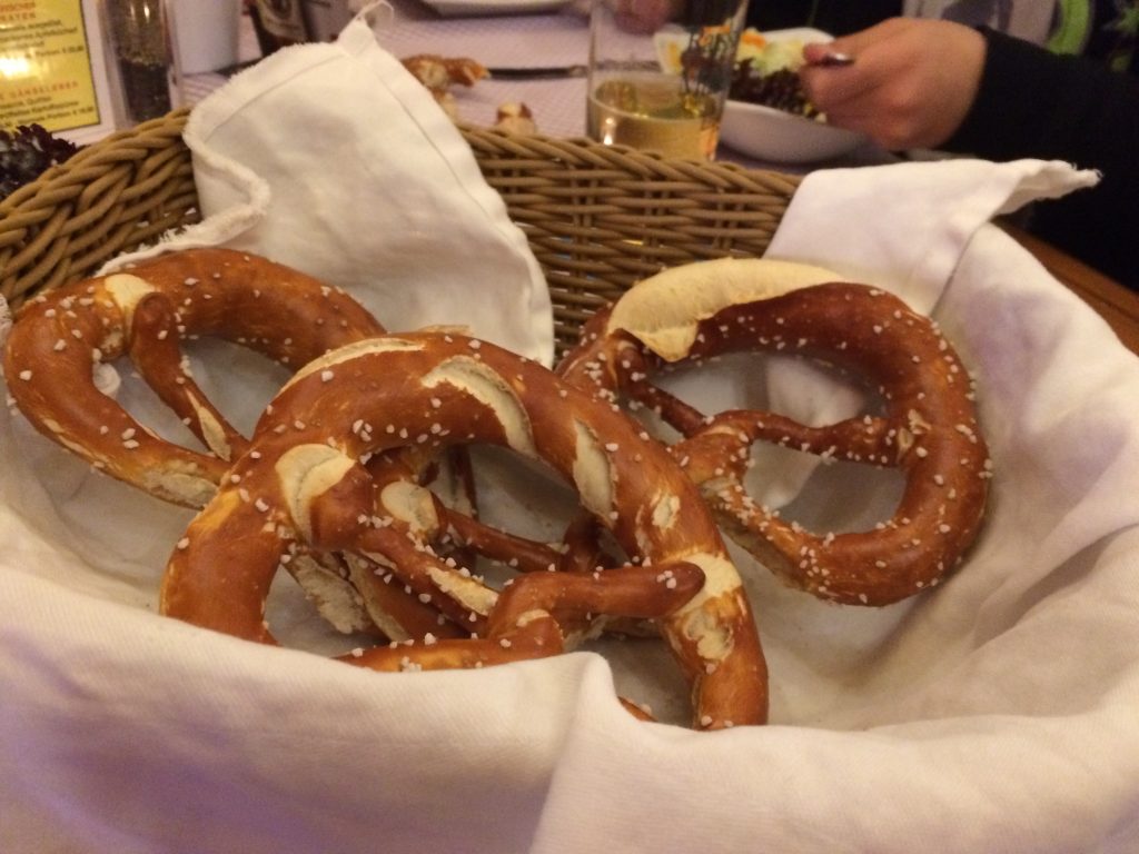 j4 bretzel brasserie ratskeller munich 2016