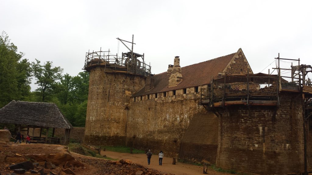 2014-mai-tour-montage-guedelon-MFV