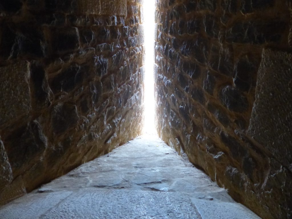 avril17-archere-vue-int-guedelon-MFV