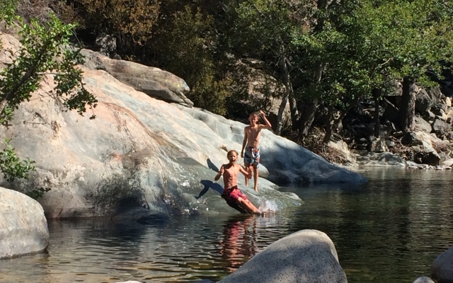 Tobogan naturel en rivière